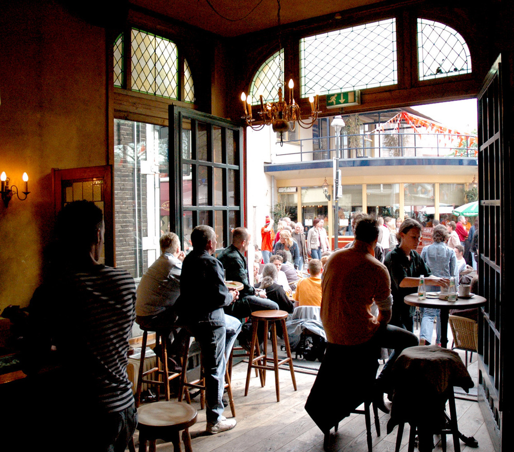 When Should You Visit a Pub?